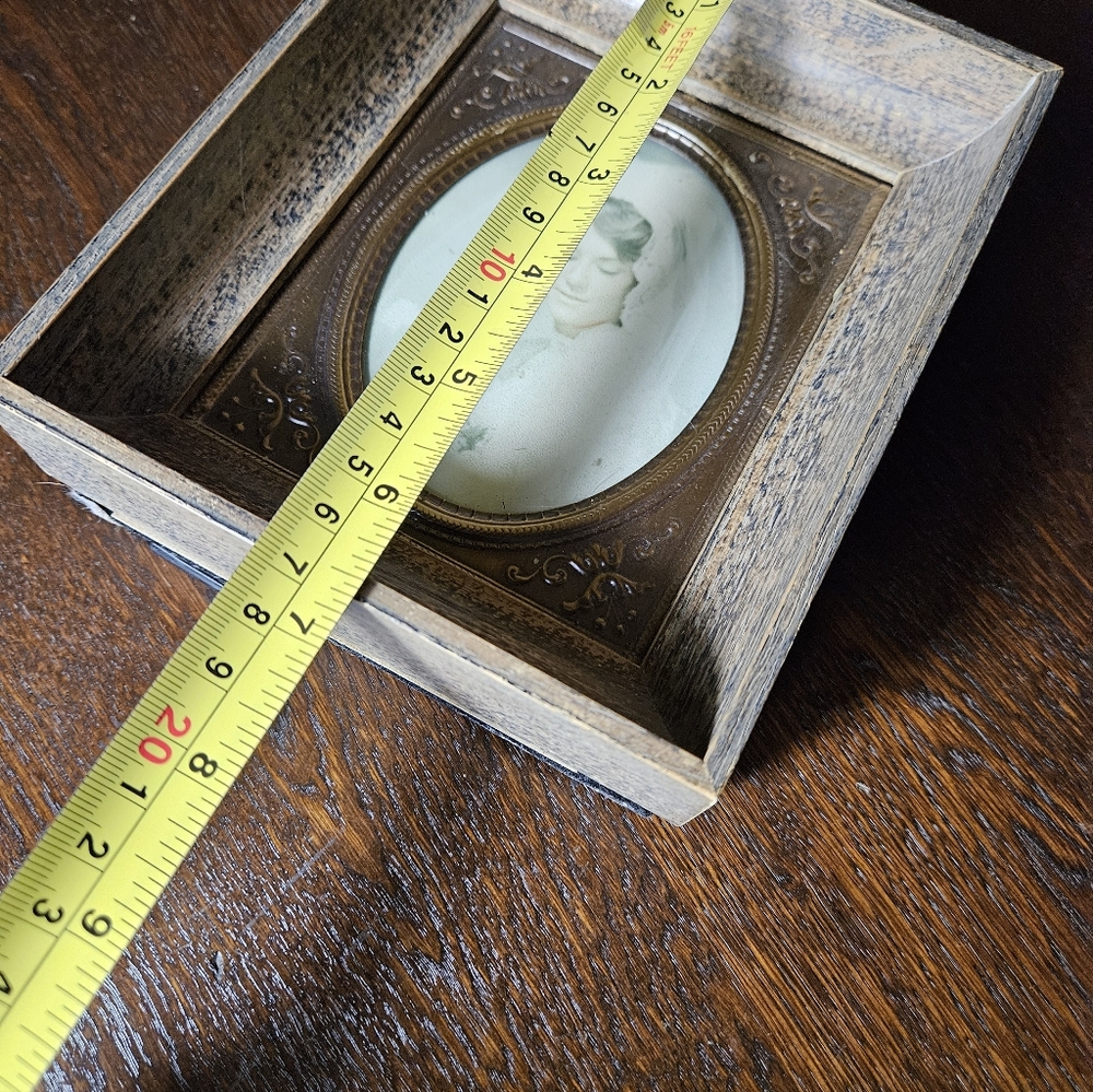 Vintage Ornate Brown and Gold Photo Frame. - Picture 9 of 10